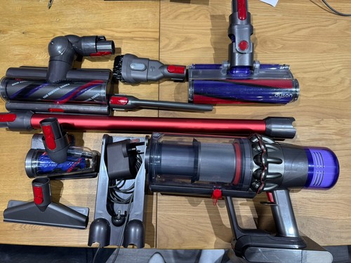 Dyson v11 click battery type