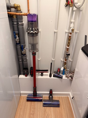 Dyson v11 cordless handheld - v11.,